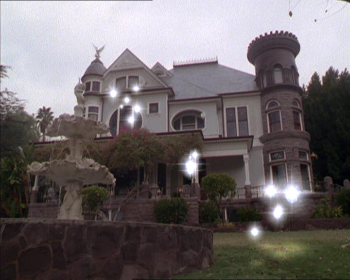 Charmed-Online-dot-217HowtoMakeAQuiltoutofAmericans1217.jpg