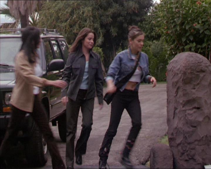 Charmed-Online-dot-217HowtoMakeAQuiltoutofAmericans1318.jpg