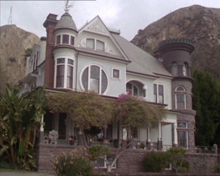 Charmed-Online-dot-217HowtoMakeAQuiltoutofAmericans1748.jpg