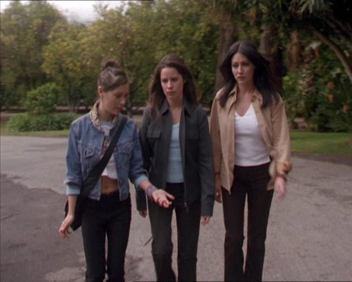 Charmed-Online-dot-217HowtoMakeAQuiltoutofAmericans1765.jpg