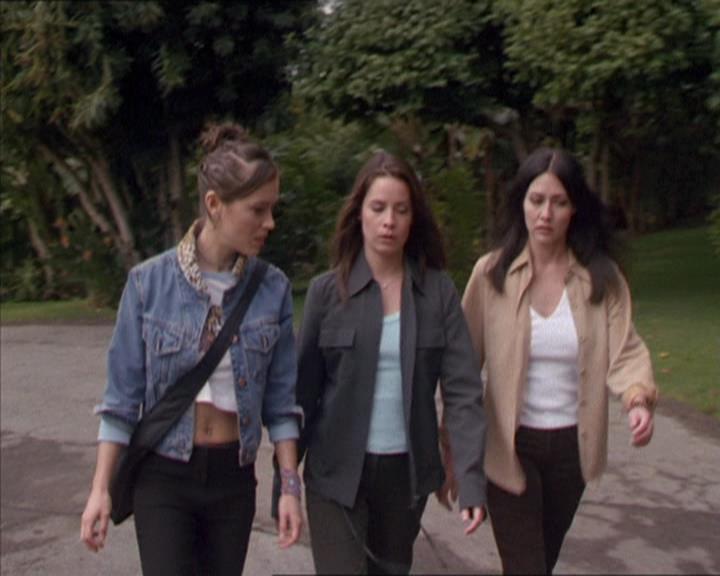 Charmed-Online-dot-217HowtoMakeAQuiltoutofAmericans1768.jpg