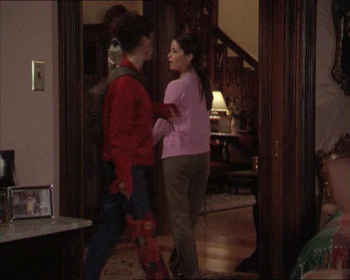 Charmed-Online-dot-218ChickFlick0061.jpg