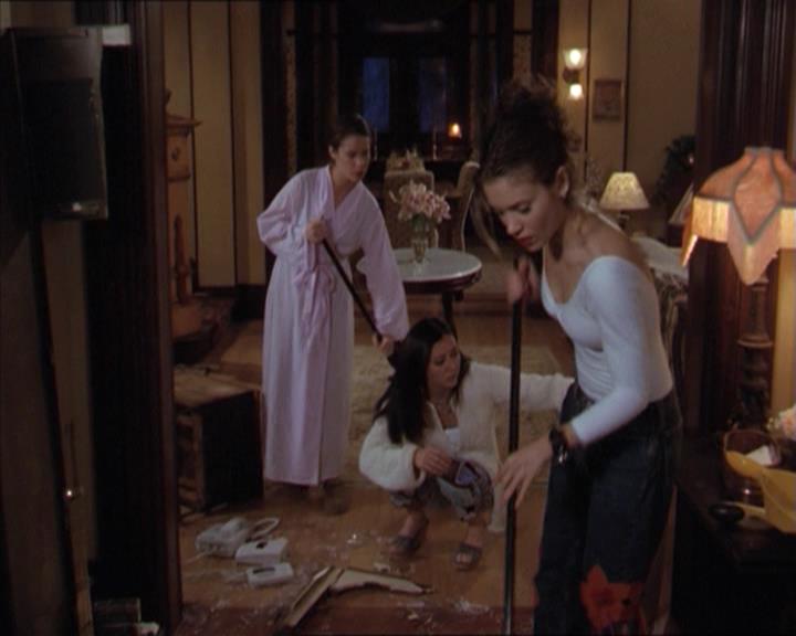 Charmed-Online-dot-218ChickFlick0303.jpg