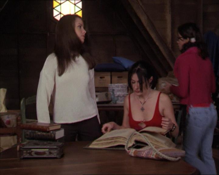Charmed-Online-dot-218ChickFlick0817.jpg