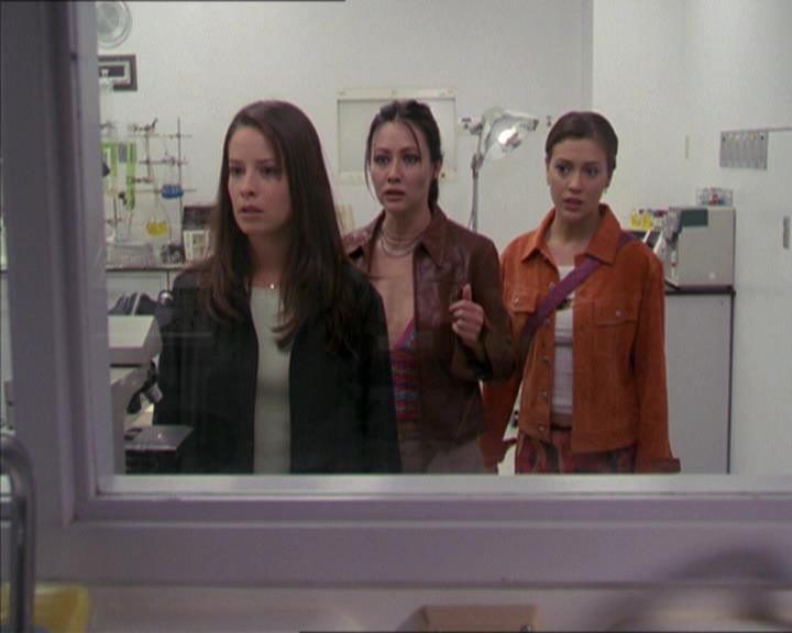 Charmed-Online-dot-220AstralMonkeys0965.jpg