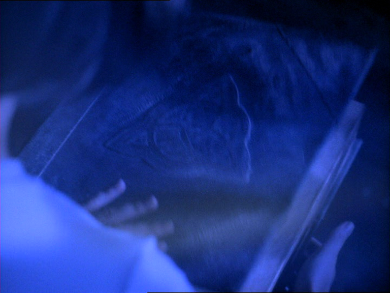 charmed-online_dot_net_OpeningCreditsS2-00041.png