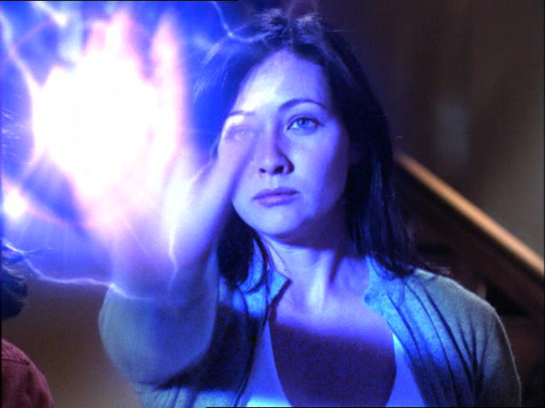 charmed-online_dot_net_OpeningCreditsS2-00043.png