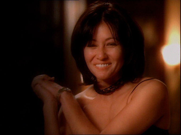 charmed-online_dot_net_OpeningCreditsS2-00047.png