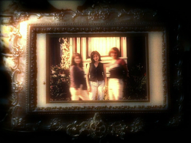 charmed-online_dot_net_OpeningCreditsS2-00053.png
