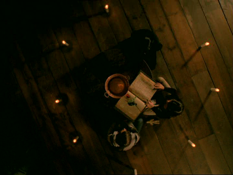 charmed-online_dot_net_OpeningCreditsS2-00007.png