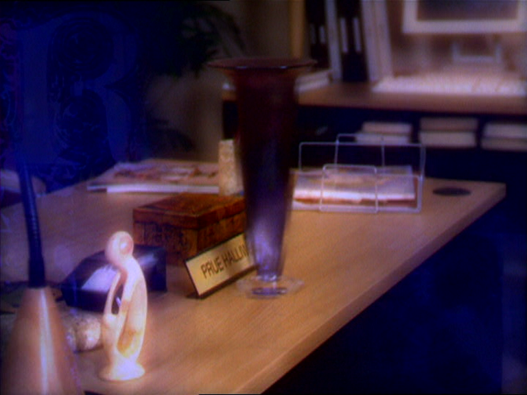 charmed-online_dot_net_OpeningCreditsS2-00014.png