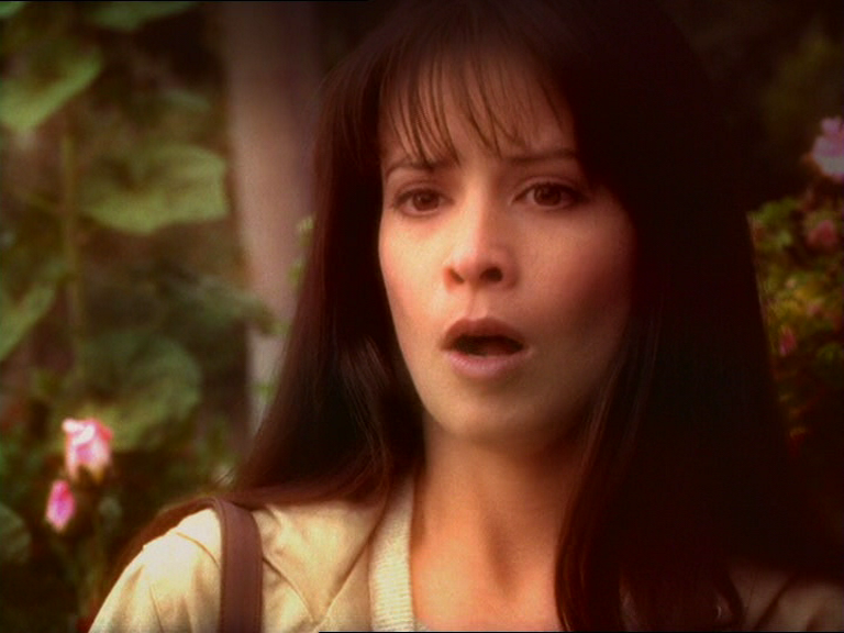 charmed-online_dot_net_OpeningCreditsS2-00022.png