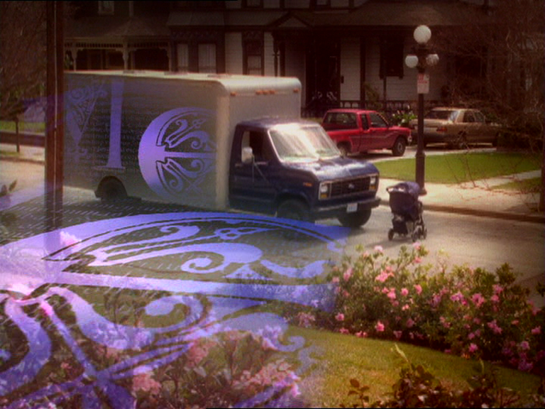 charmed-online_dot_net_OpeningCreditsS2-00023.png