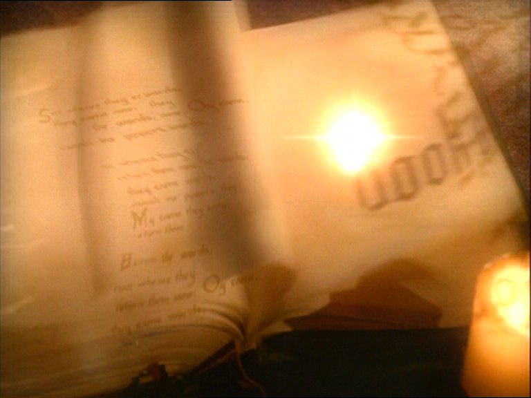charmed-online_dot_net_OpeningCreditsS2-00038.png