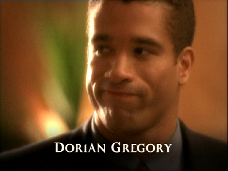 charmed-online_dot_net_OpeningCreditsS2-00046.png