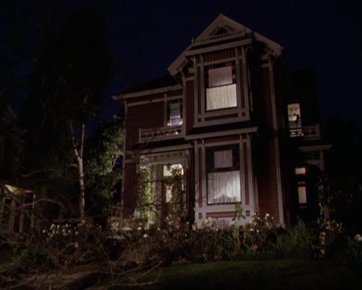 Charmed-Online_dot_net-3x01TheHoneymoonsOver0001.jpg Charmed-Online_dot_net-3x01TheHoneymoonsOver0001.jpg