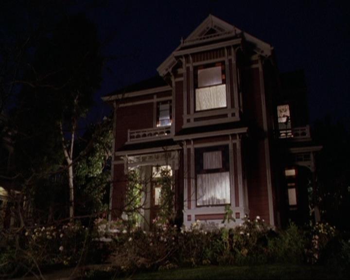 Charmed-Online_dot_net-3x01TheHoneymoonsOver0002.jpg