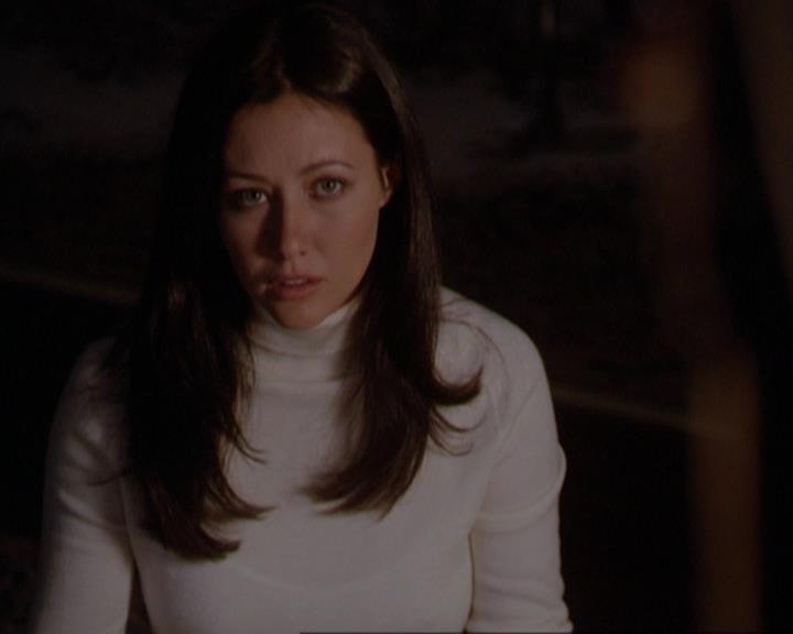 Charmed-Online_dot_net-3x01TheHoneymoonsOver0027.jpg