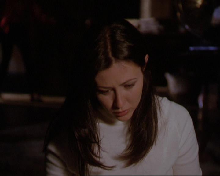 Charmed-Online_dot_net-3x01TheHoneymoonsOver0035.jpg