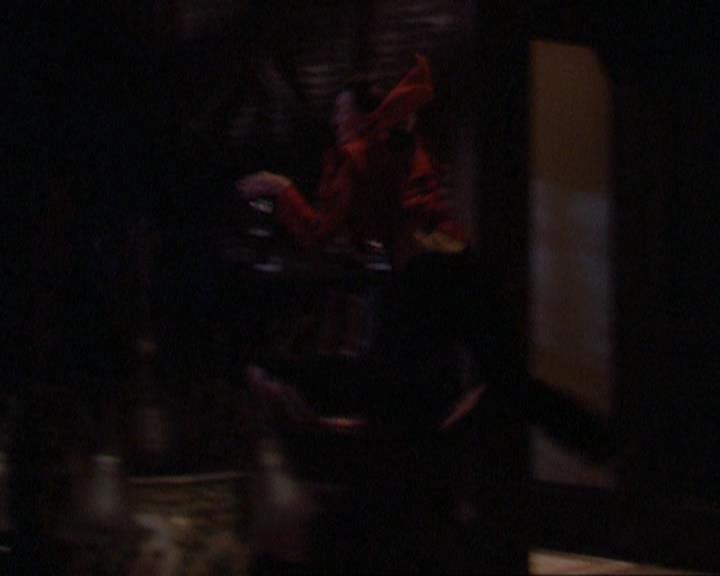 Charmed-Online_dot_net-3x01TheHoneymoonsOver0036.jpg