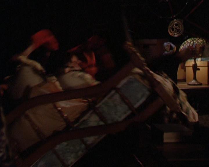 Charmed-Online_dot_net-3x01TheHoneymoonsOver0037.jpg