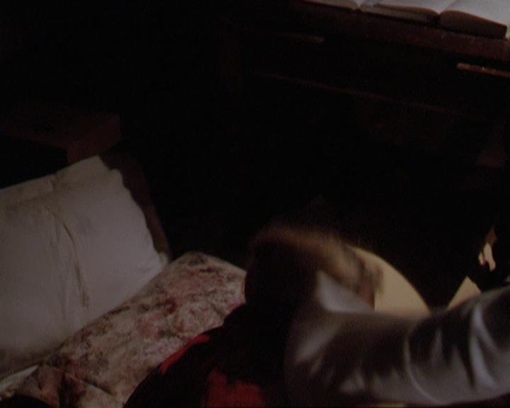 Charmed-Online_dot_net-3x01TheHoneymoonsOver0043.jpg