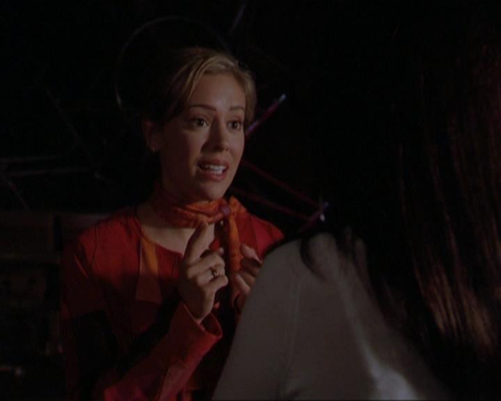 Charmed-Online_dot_net-3x01TheHoneymoonsOver0058.jpg
