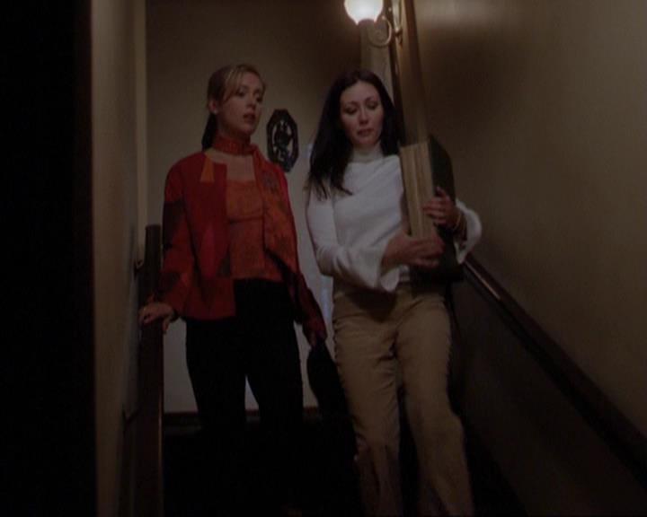 Charmed-Online_dot_net-3x01TheHoneymoonsOver0092.jpg