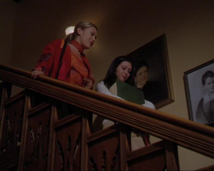 Charmed-Online_dot_net-3x01TheHoneymoonsOver0109.jpg