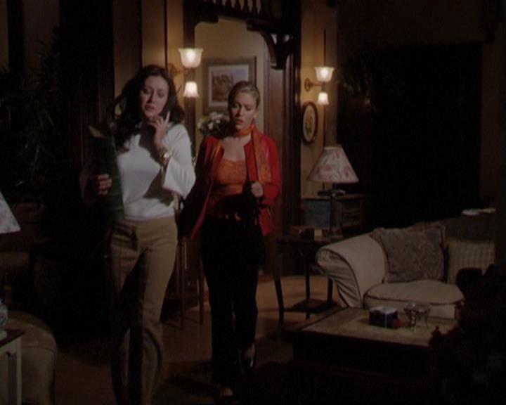 Charmed-Online_dot_net-3x01TheHoneymoonsOver0149.jpg