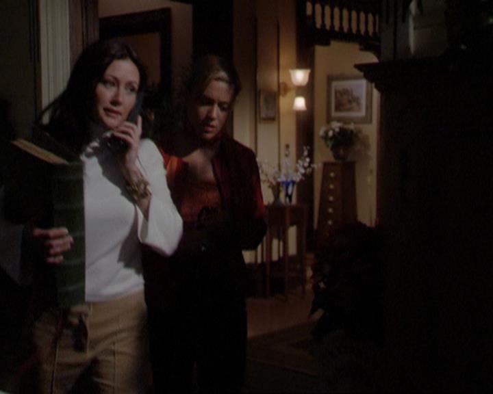 Charmed-Online_dot_net-3x01TheHoneymoonsOver0151.jpg Charmed-Online_dot_net-3x01TheHoneymoonsOver0151.jpg