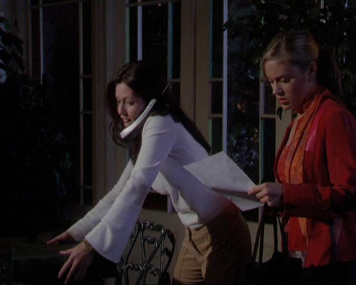Charmed-Online_dot_net-3x01TheHoneymoonsOver0159.jpg