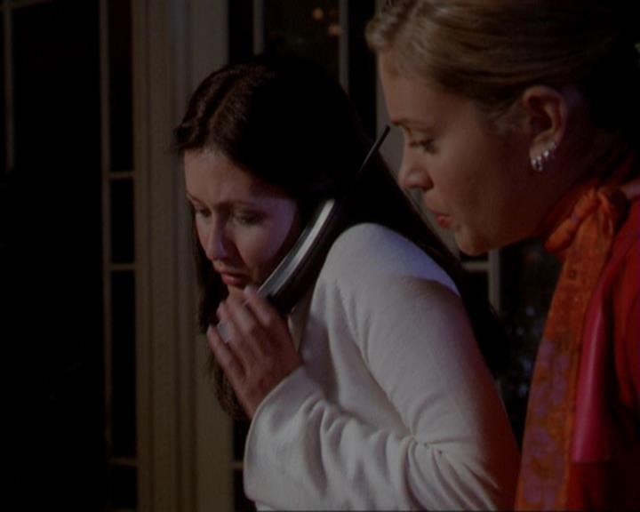 Charmed-Online_dot_net-3x01TheHoneymoonsOver0177.jpg Charmed-Online_dot_net-3x01TheHoneymoonsOver0177.jpg