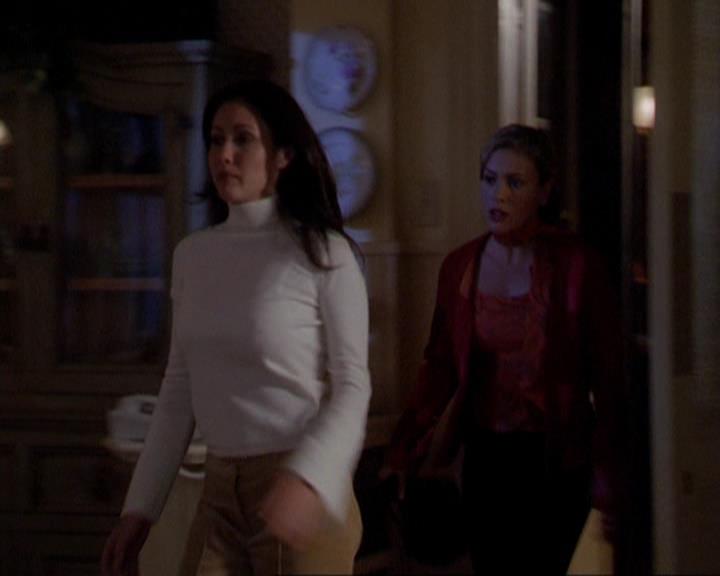 Charmed-Online_dot_net-3x01TheHoneymoonsOver0209.jpg Charmed-Online_dot_net-3x01TheHoneymoonsOver0209.jpg