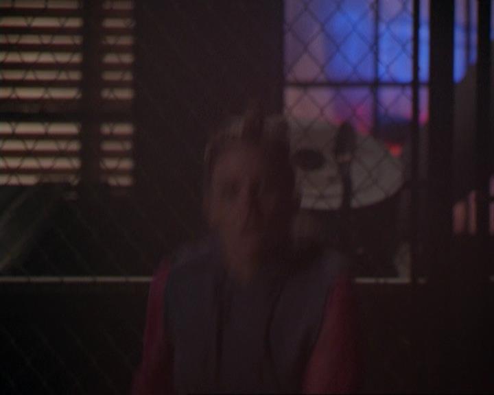 Charmed-Online_dot_net-3x01TheHoneymoonsOver0235.jpg
