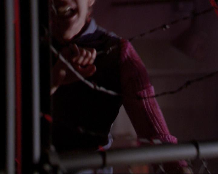 Charmed-Online_dot_net-3x01TheHoneymoonsOver0243.jpg