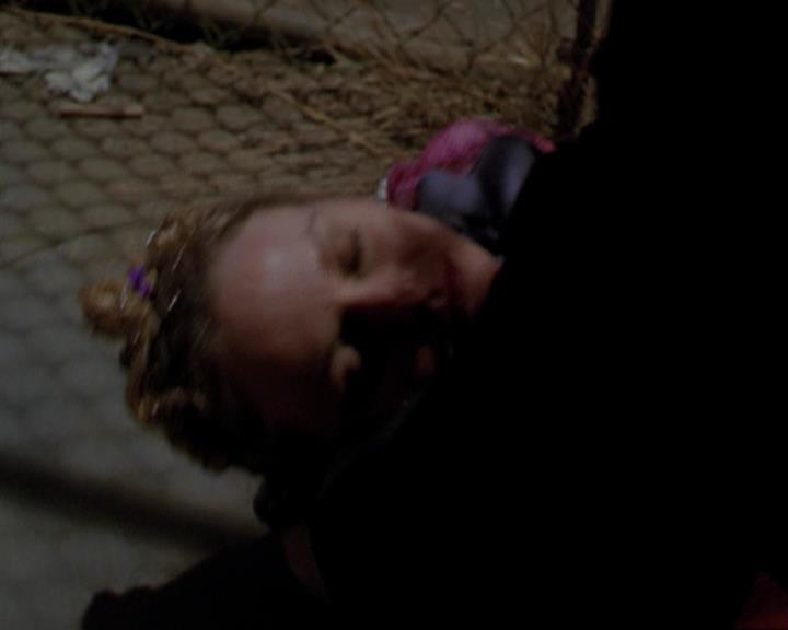 Charmed-Online_dot_net-3x01TheHoneymoonsOver0249.jpg