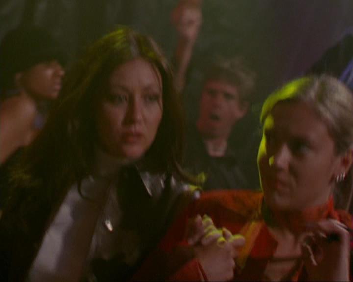 Charmed-Online_dot_net-3x01TheHoneymoonsOver0254.jpg