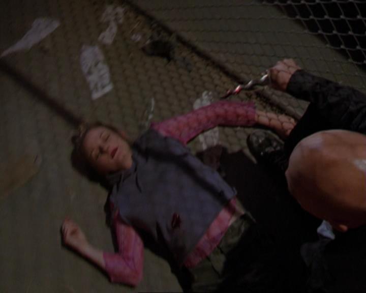 Charmed-Online_dot_net-3x01TheHoneymoonsOver0257.jpg