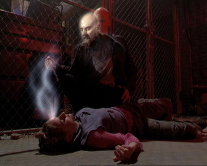 Charmed-Online_dot_net-3x01TheHoneymoonsOver0275.jpg Charmed-Online_dot_net-3x01TheHoneymoonsOver0275.jpg