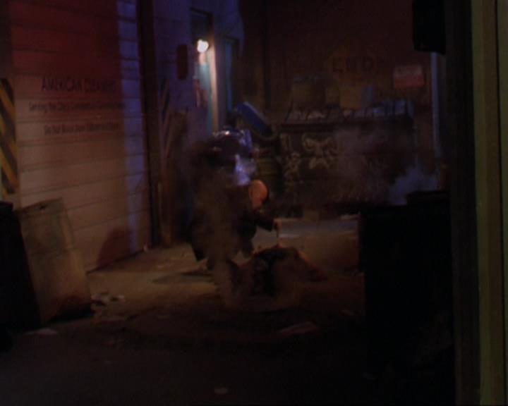 Charmed-Online_dot_net-3x01TheHoneymoonsOver0297.jpg