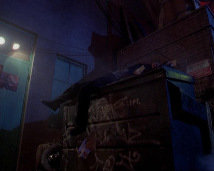 Charmed-Online_dot_net-3x01TheHoneymoonsOver0304.jpg