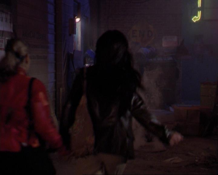 Charmed-Online_dot_net-3x01TheHoneymoonsOver0306.jpg
