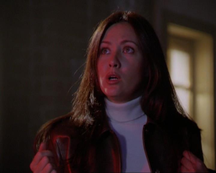 Charmed-Online_dot_net-3x01TheHoneymoonsOver0332.jpg Charmed-Online_dot_net-3x01TheHoneymoonsOver0332.jpg
