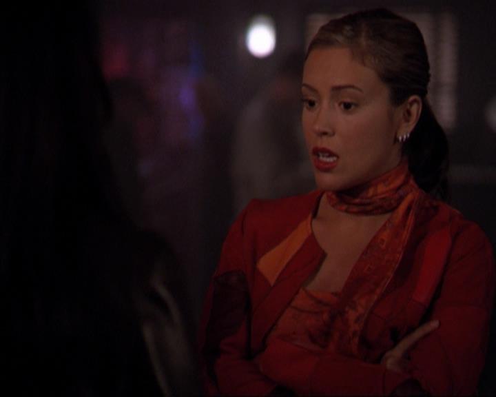 Charmed-Online_dot_net-3x01TheHoneymoonsOver0470.jpg