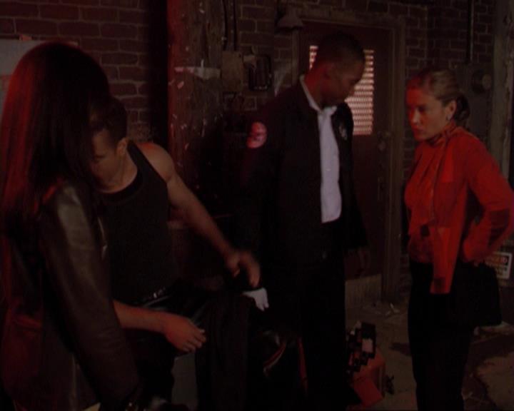 Charmed-Online_dot_net-3x01TheHoneymoonsOver0472.jpg