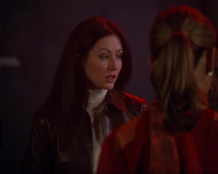 Charmed-Online_dot_net-3x01TheHoneymoonsOver0480.jpg