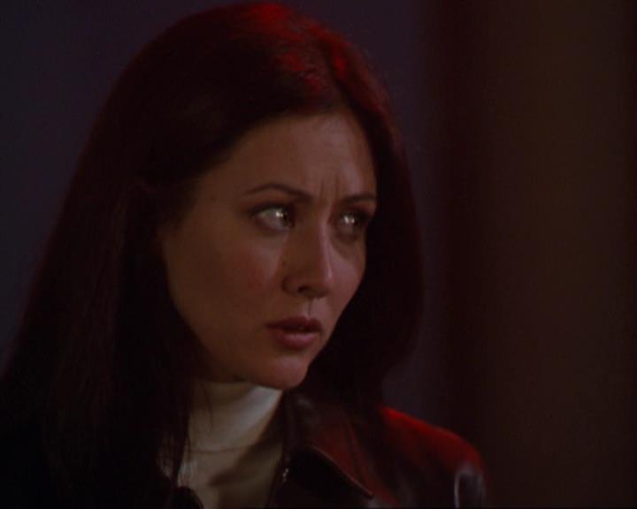 Charmed-Online_dot_net-3x01TheHoneymoonsOver0491.jpg
