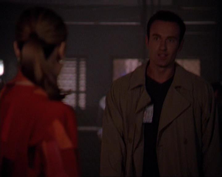 Charmed-Online_dot_net-3x01TheHoneymoonsOver0524.jpg