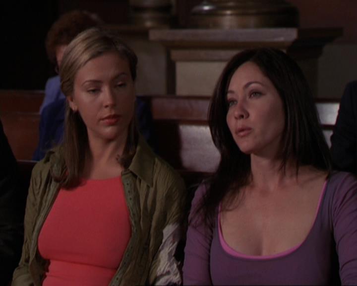 Charmed-Online_dot_net-3x01TheHoneymoonsOver0558.jpg Charmed-Online_dot_net-3x01TheHoneymoonsOver0558.jpg